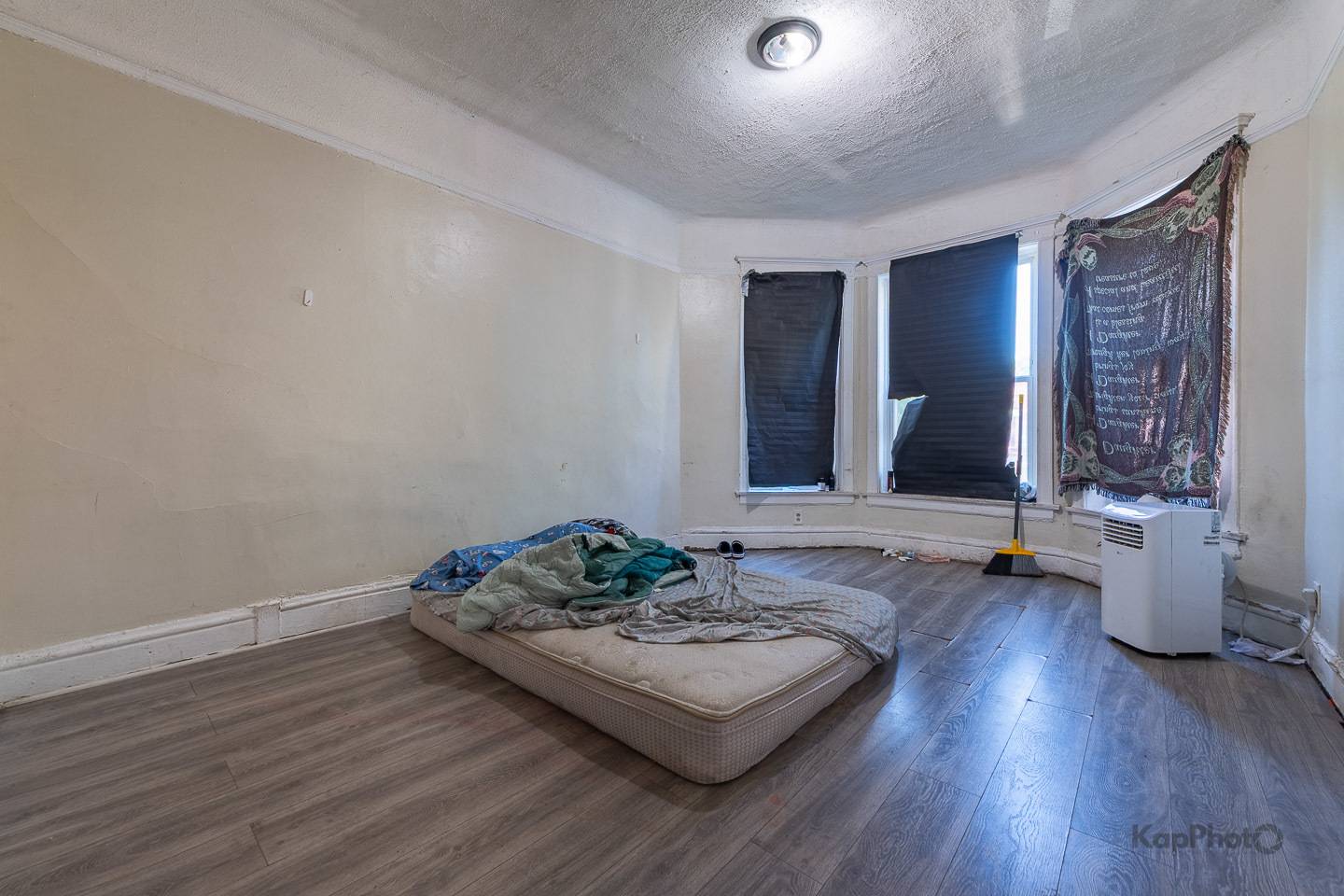 6327 S Saint Lawrence AVE, Chicago, IL 60637