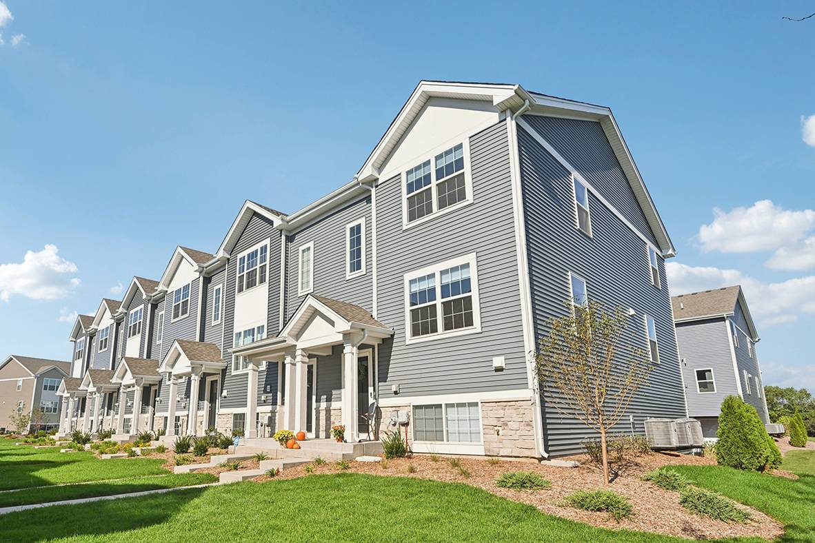 1387 Oakfield LN, Pingree Grove, IL 60140