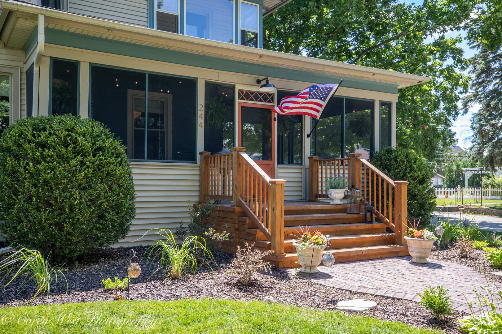 244 S Sycamore ST, Genoa, IL 60135
