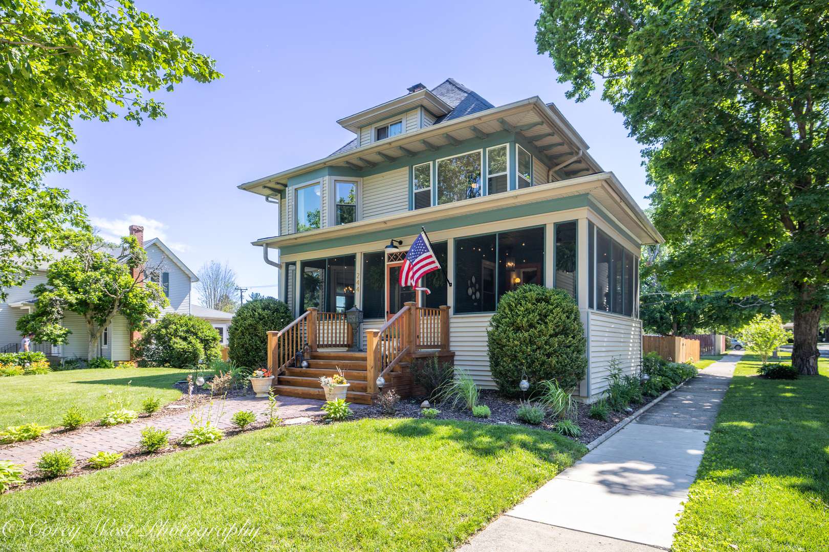 244 S Sycamore ST, Genoa, IL 60135