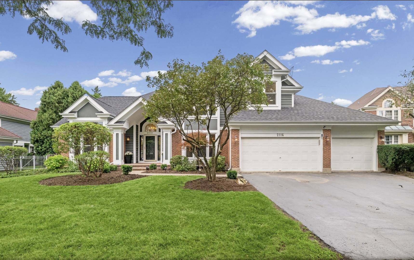 2116 Birchwood LN, Buffalo Grove, IL 60089