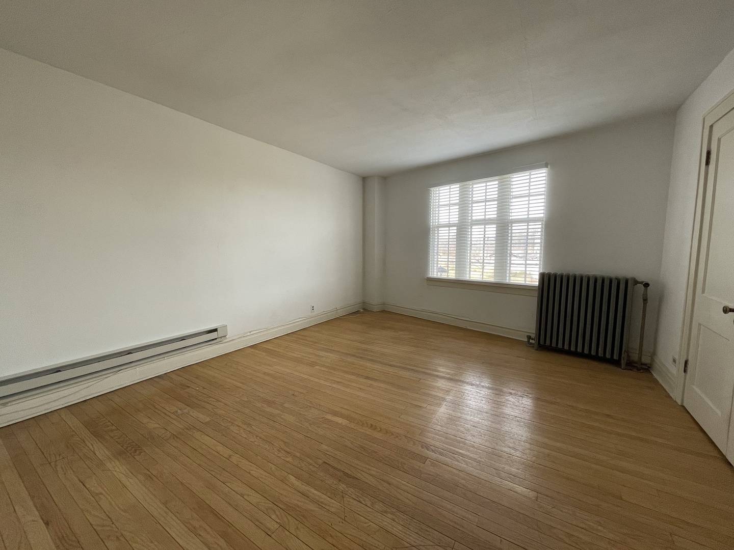 28w579 Stafford PL #1, Warrenville, IL 60555