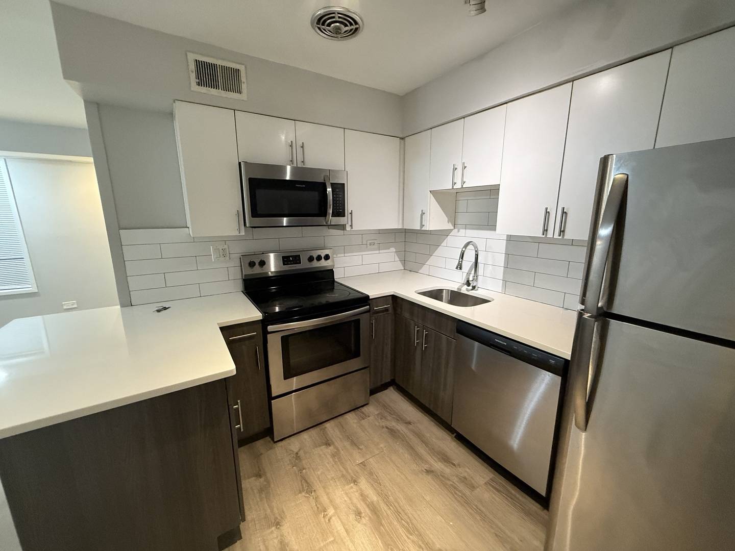 744 W GORDON TER #107, Chicago, IL 60613