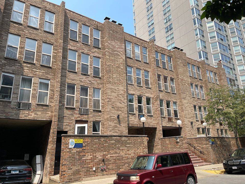 744 W GORDON TER #107, Chicago, IL 60613
