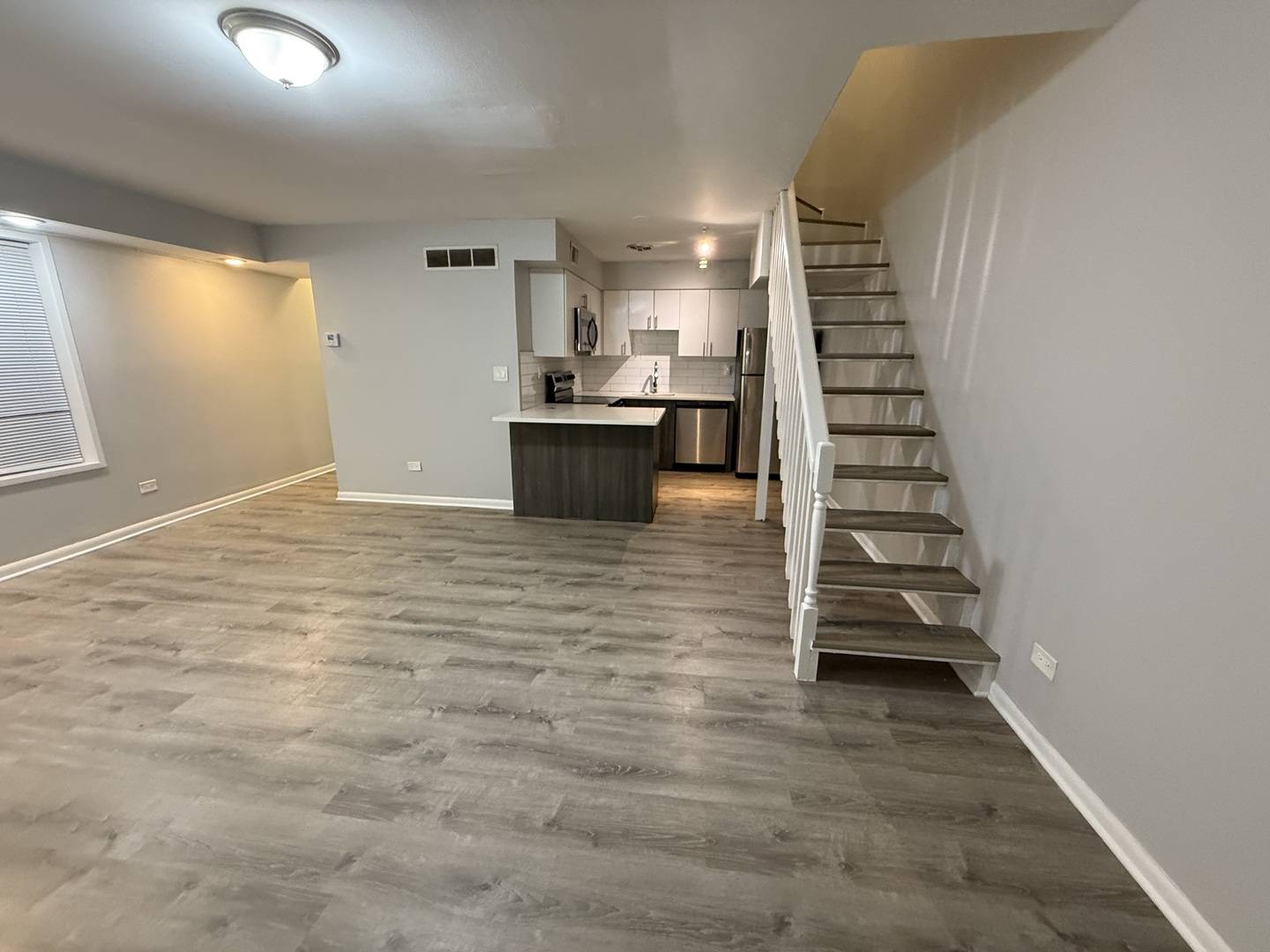 744 W GORDON TER #107, Chicago, IL 60613