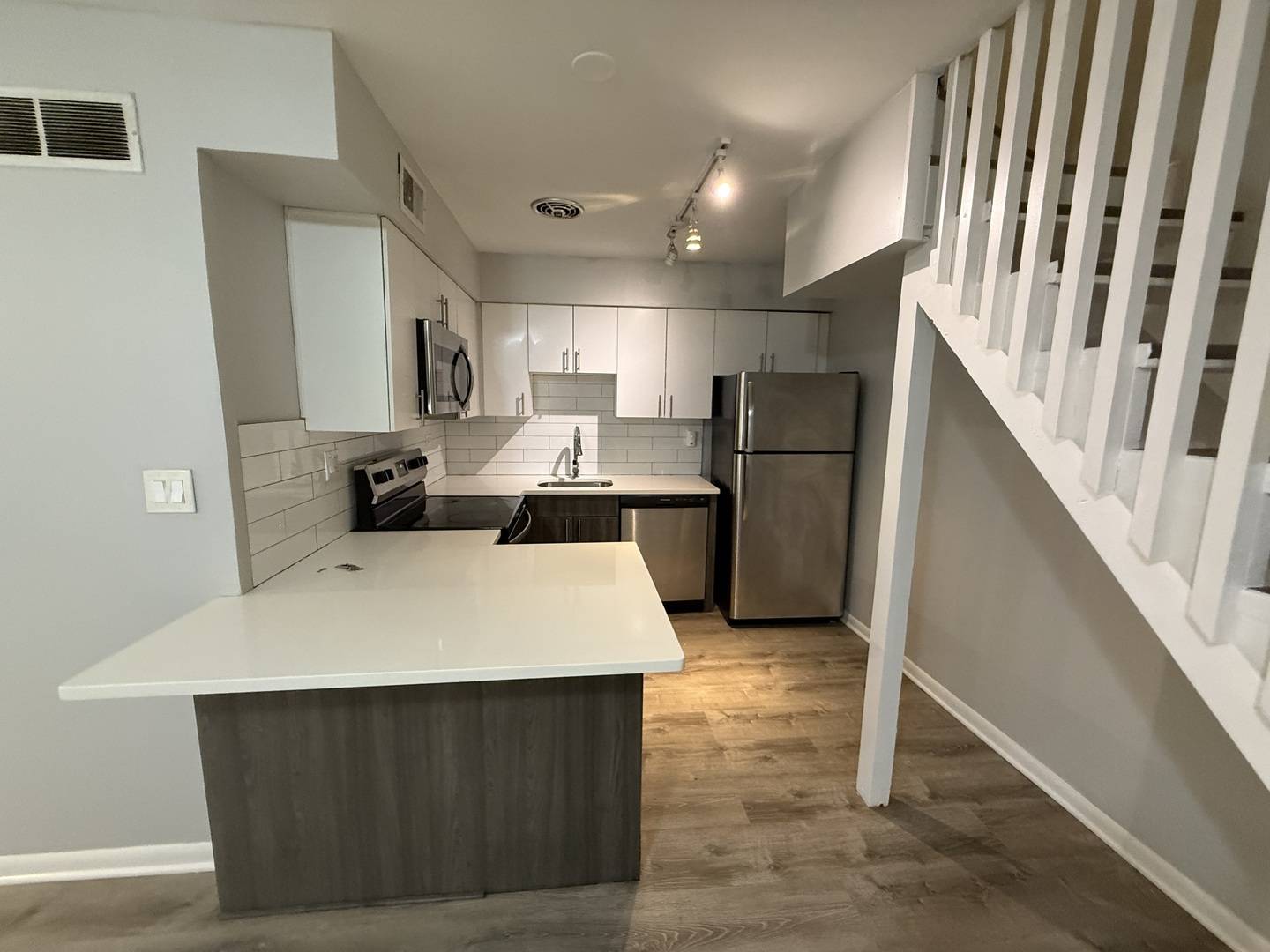 744 W GORDON TER #107, Chicago, IL 60613