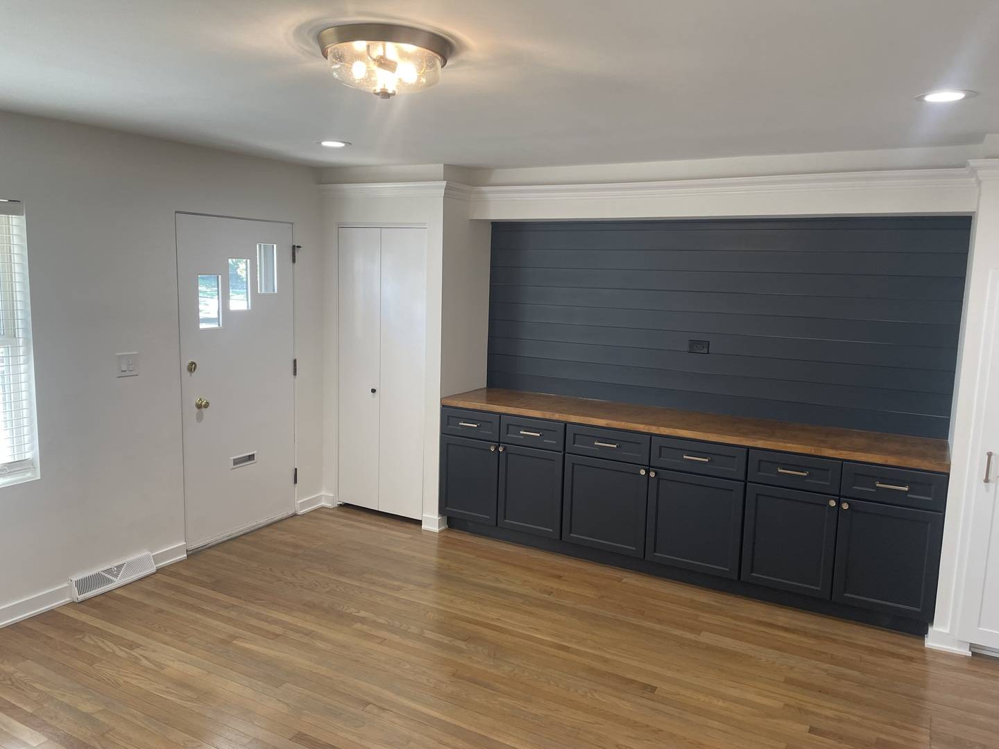 117 E 6th AVE, Naperville, IL 60563