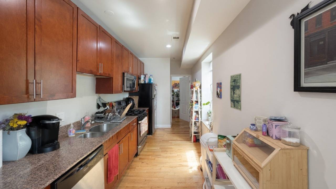 2046 W Touhy AVE #2, Chicago, IL 60645