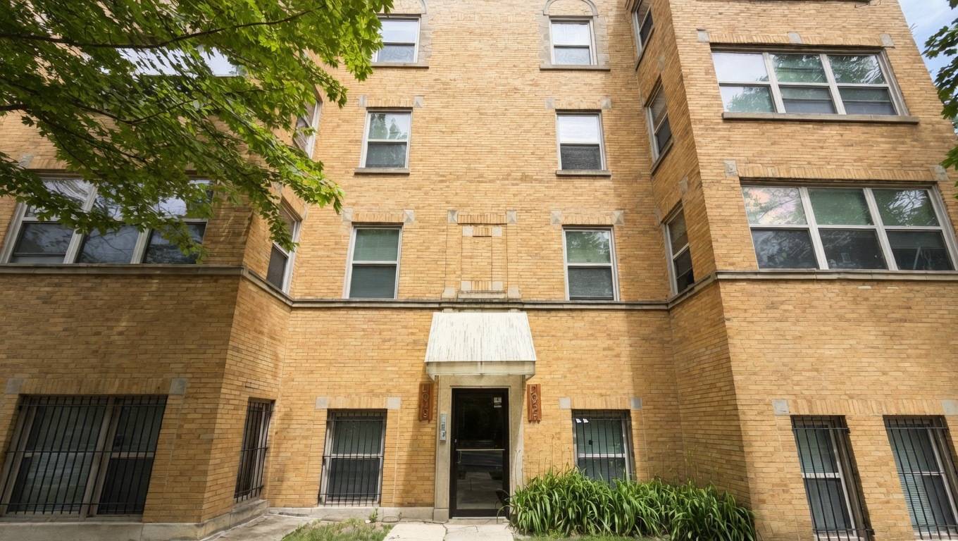2046 W Touhy AVE #2, Chicago, IL 60645