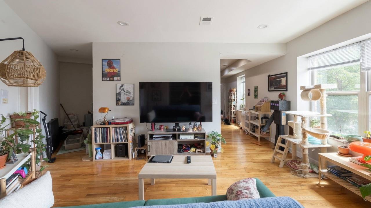 2046 W Touhy AVE #2, Chicago, IL 60645