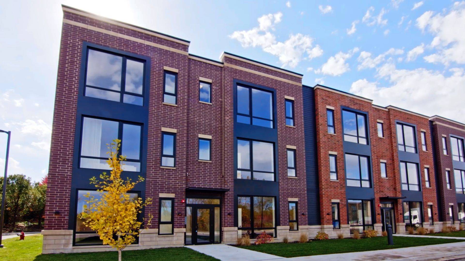 290 STONINGTON DR #301, Bloomingdale, IL 60108