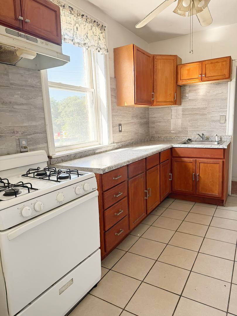 7547 S Cornell ST #2, Chicago, IL 60649