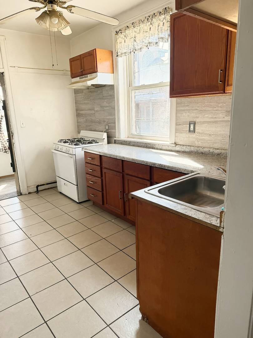 7547 S Cornell ST #2, Chicago, IL 60649