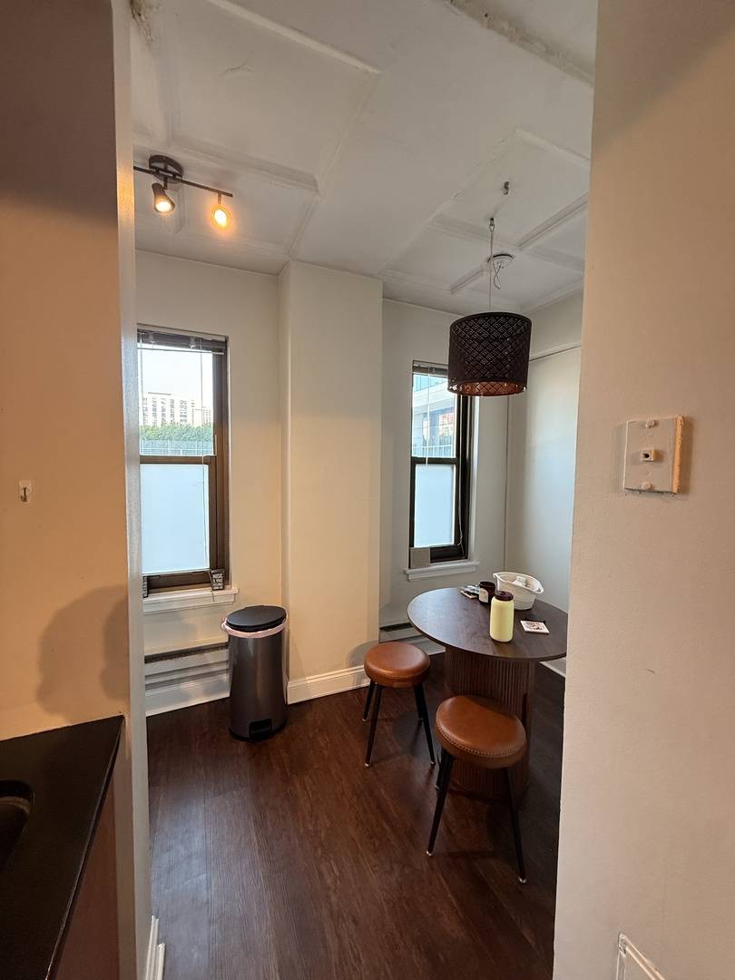 1211 N LASALLE ST #704, Chicago, IL 60610