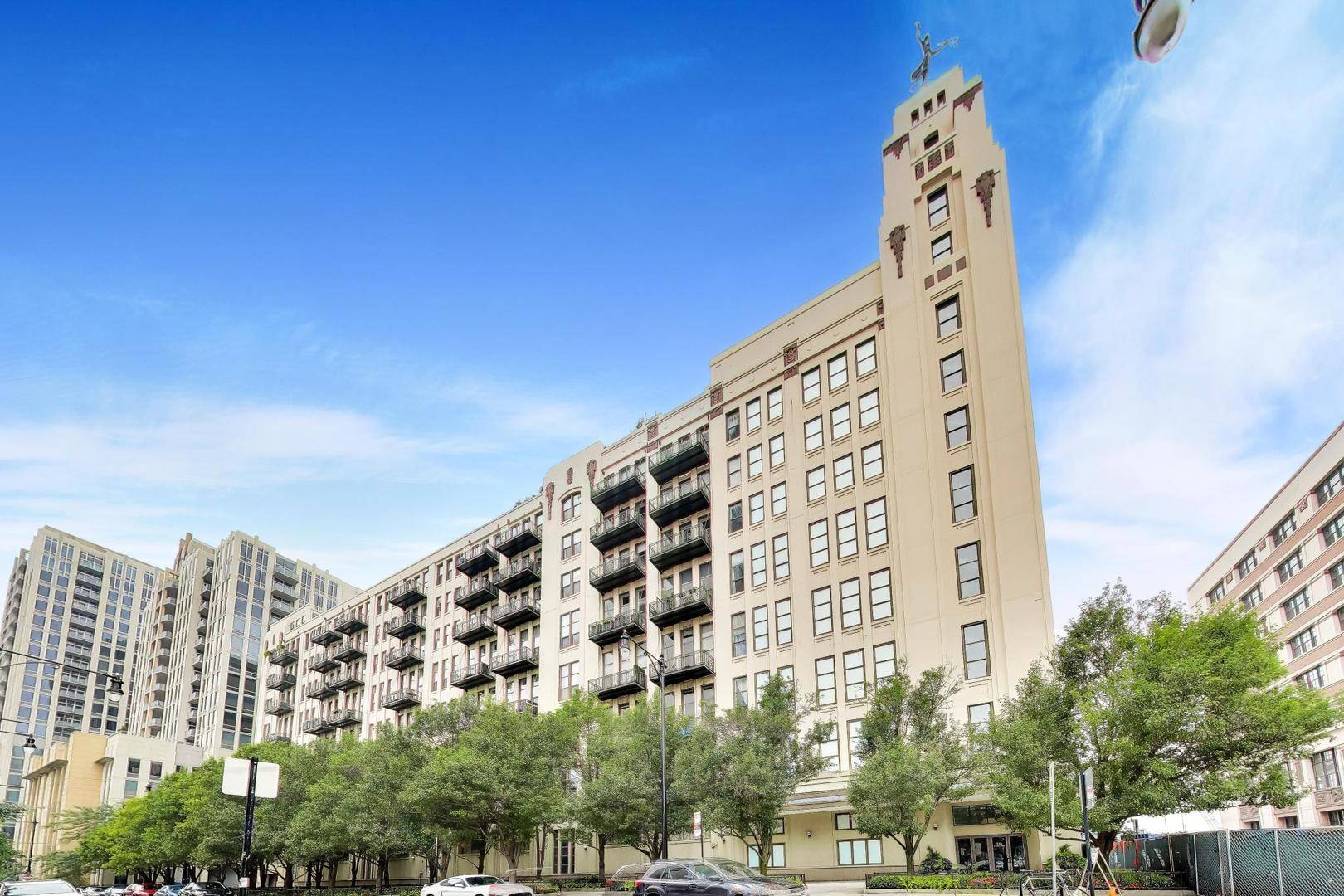 758 N Larrabee ST #630, Chicago, IL 60654