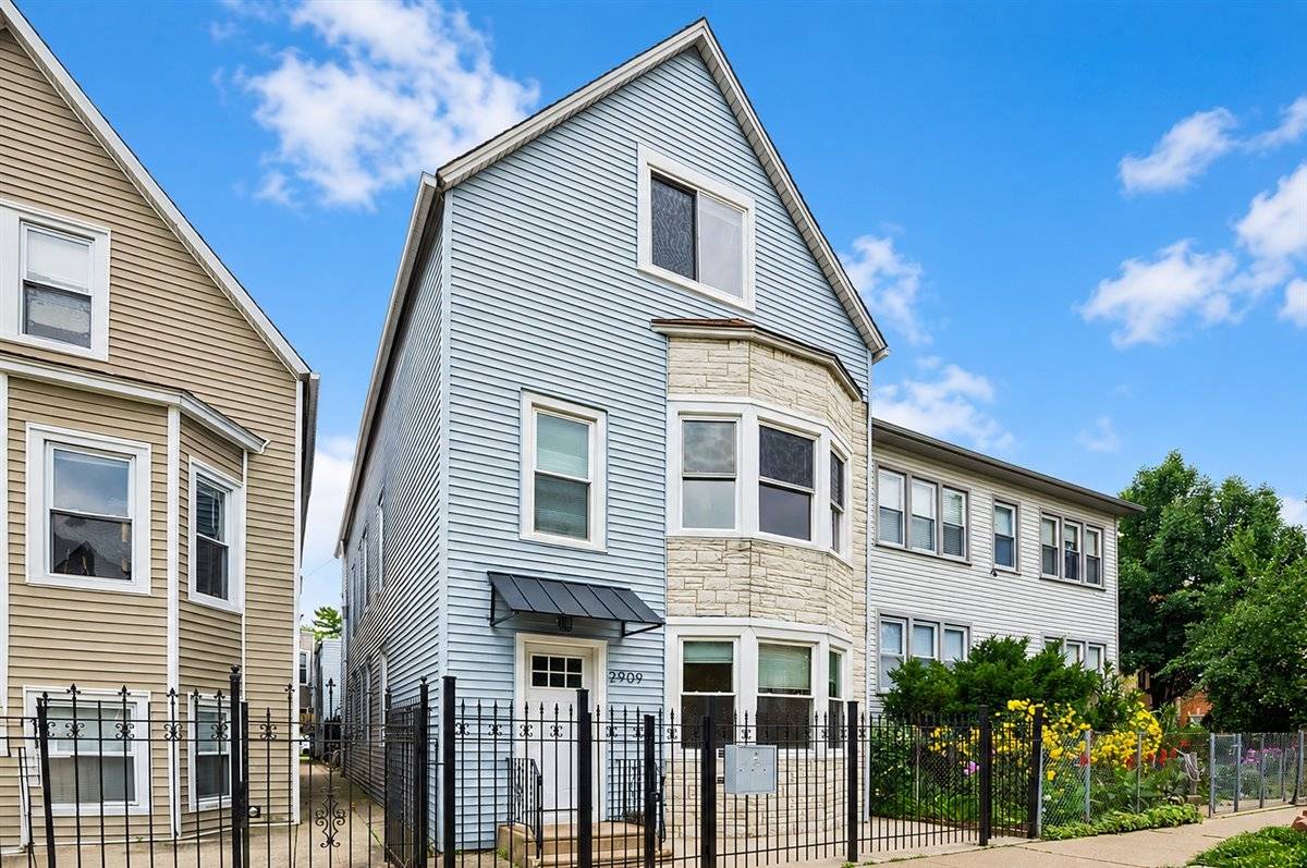 2909 N Ridgeway AVE #2, Chicago, IL 60618