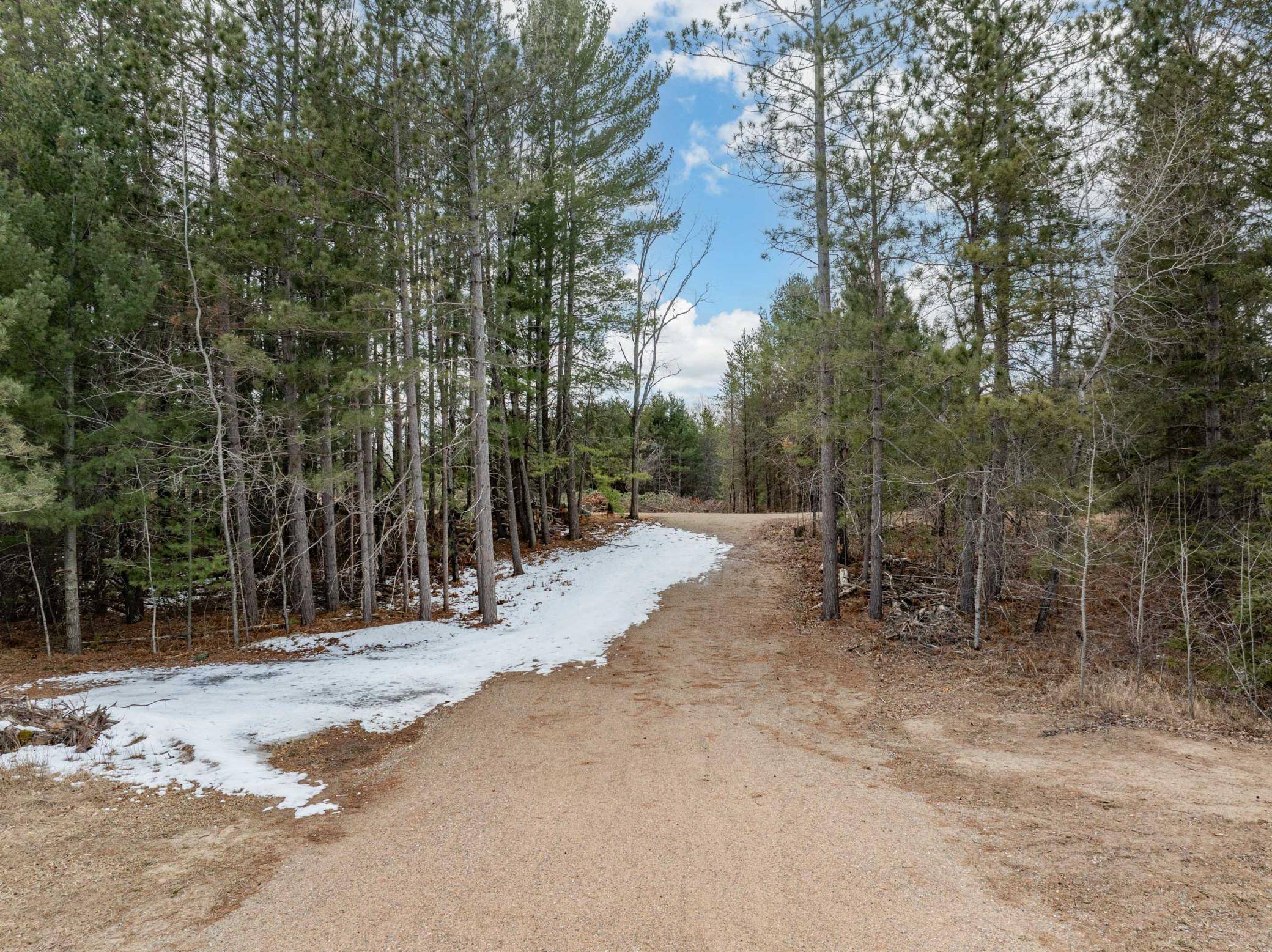2976 River Road, Grand Rapids, MN 55744