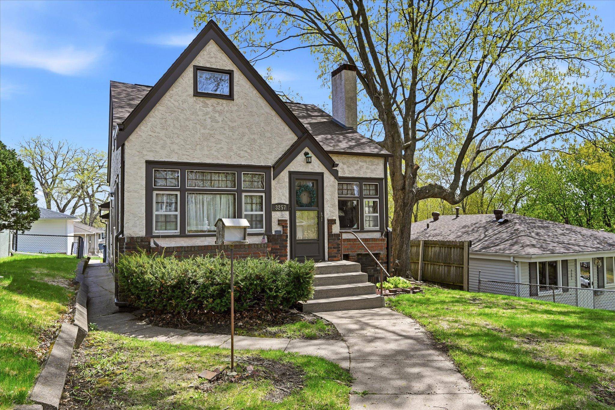 3257 Hayes ST NE, Minneapolis, MN 55418