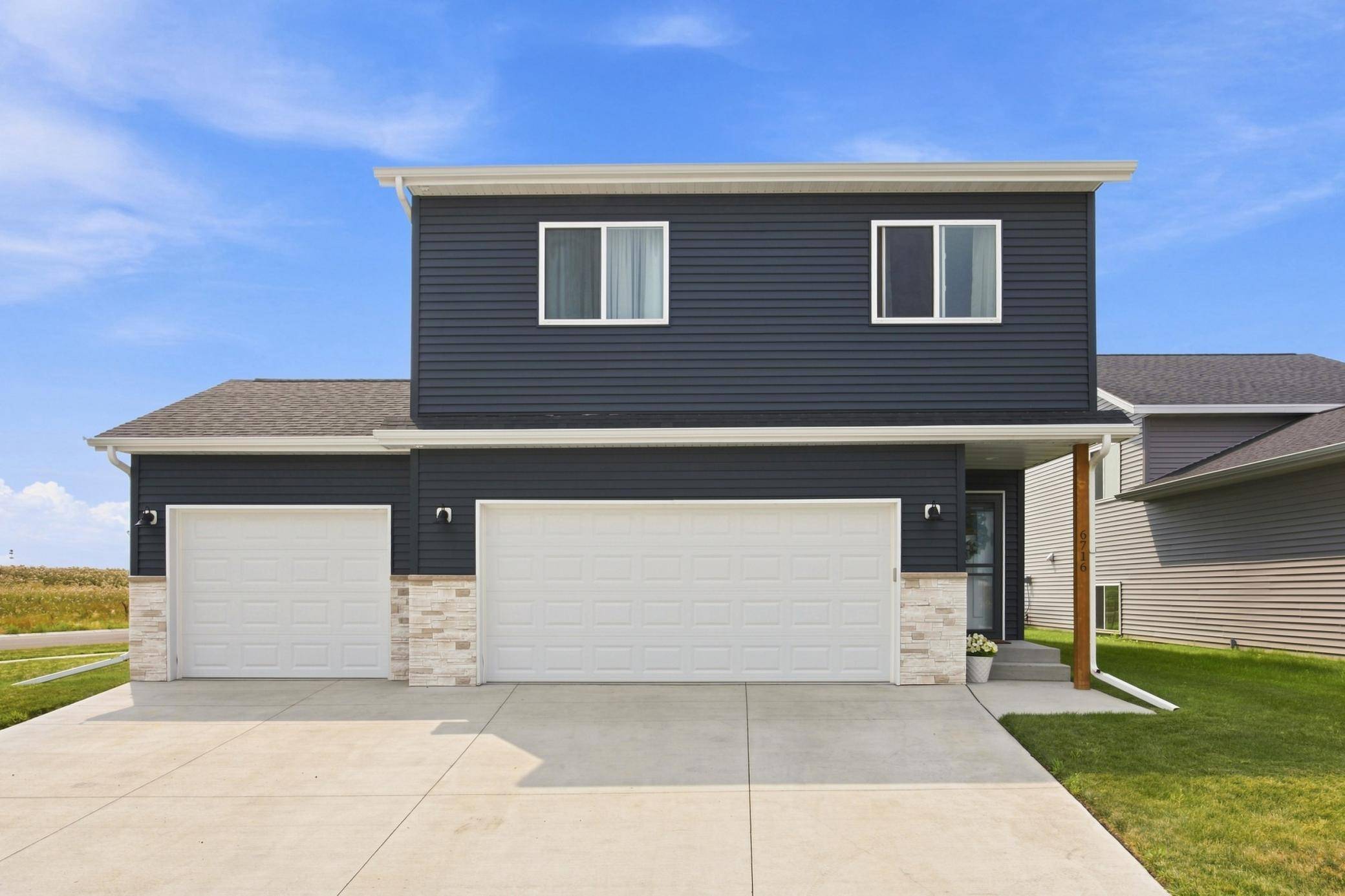 6716 66th AVE S, Horace, ND 58047