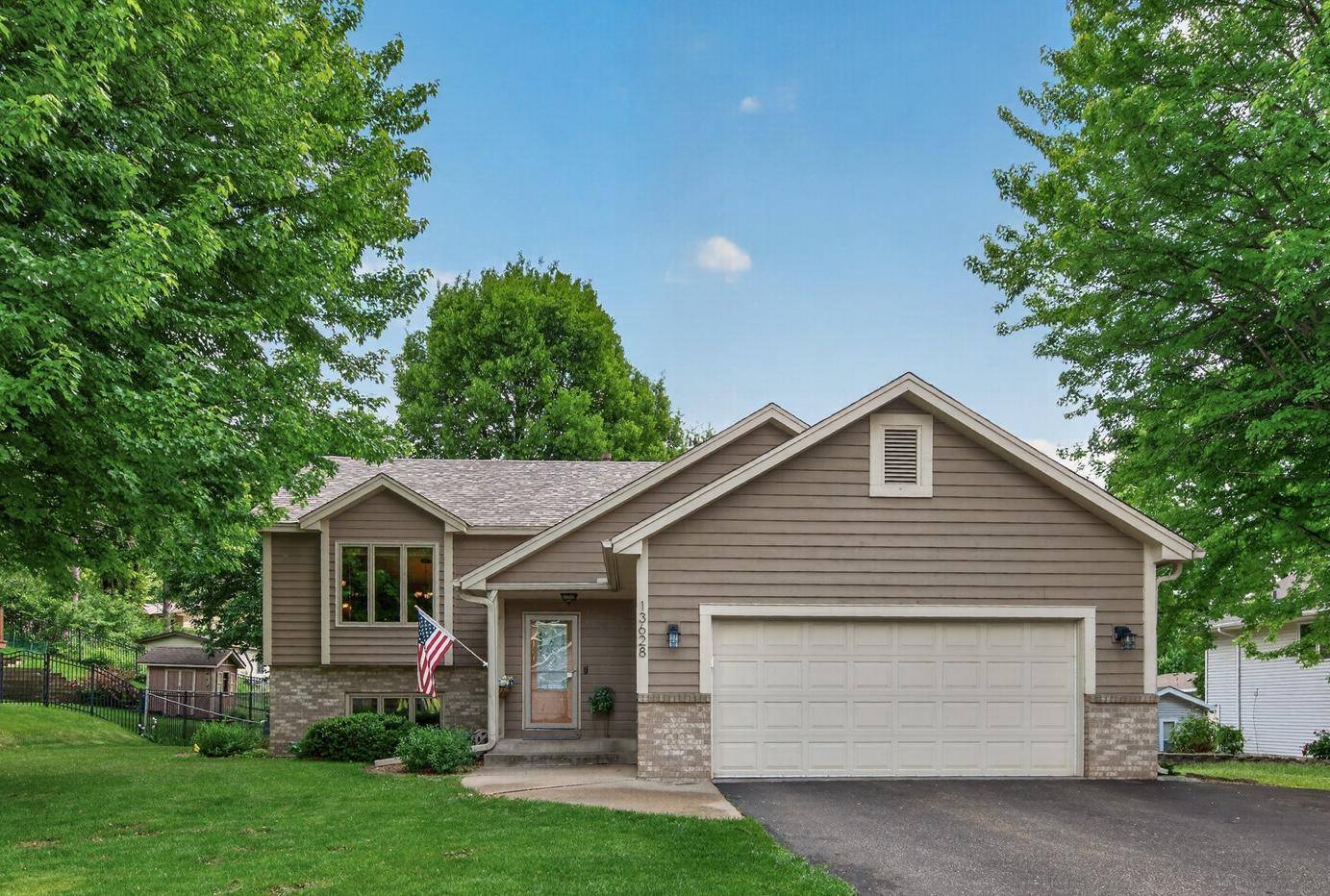 13628 Bryant PL S, Burnsville, MN 55337