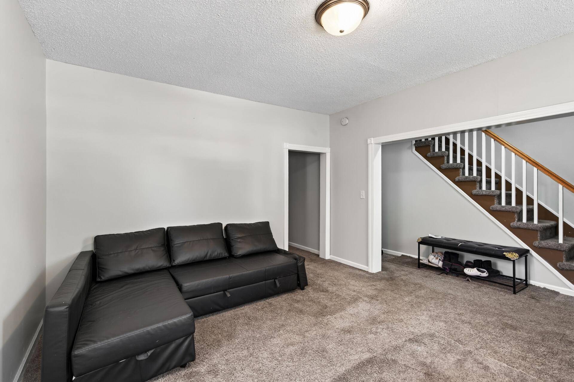 1076 Ross AVE, Saint Paul, MN 55106