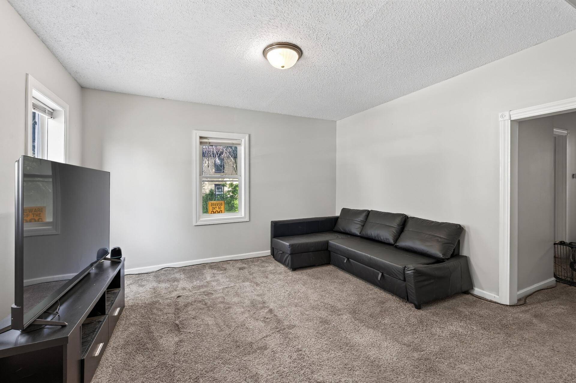 1076 Ross AVE, Saint Paul, MN 55106