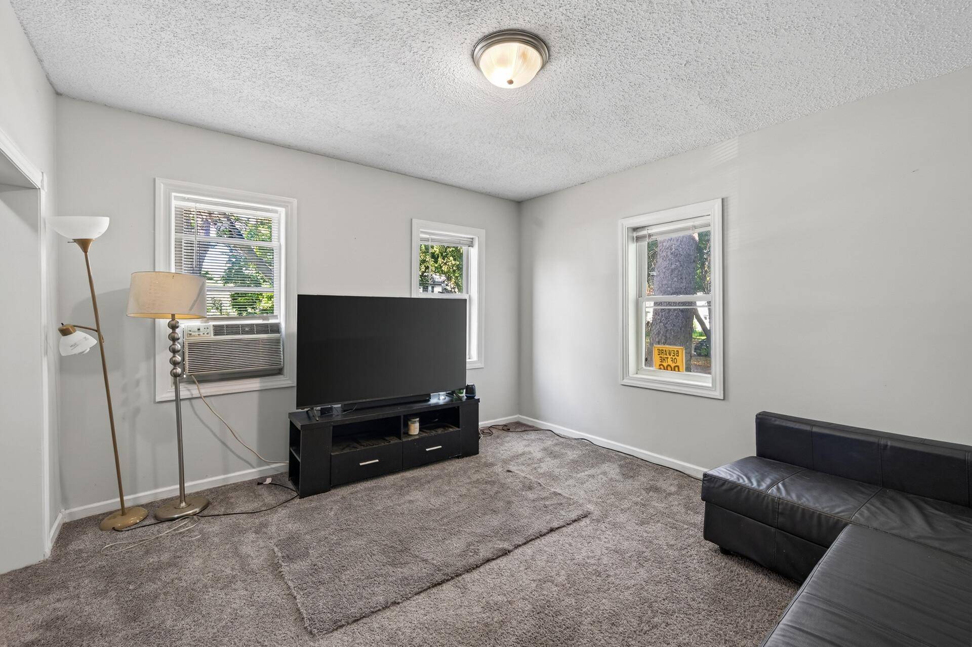 1076 Ross AVE, Saint Paul, MN 55106