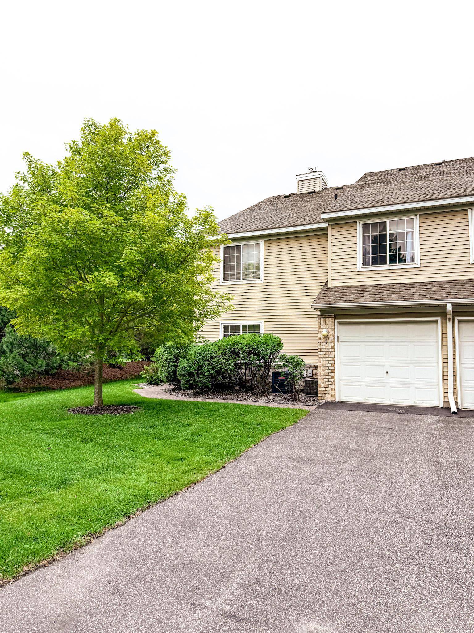 2225 Ranchview LN N #1, Plymouth, MN 55447