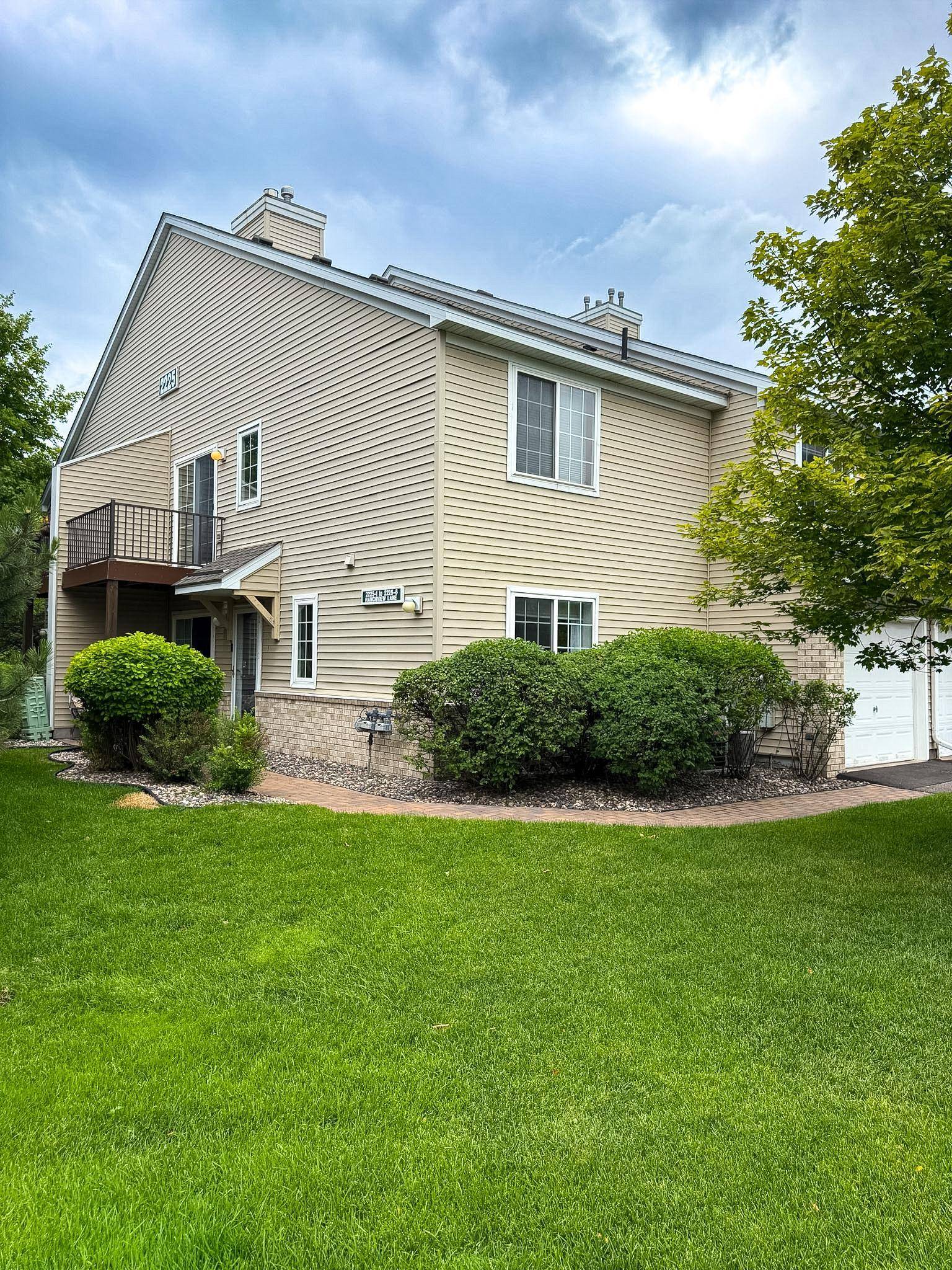 2225 Ranchview LN N #1, Plymouth, MN 55447