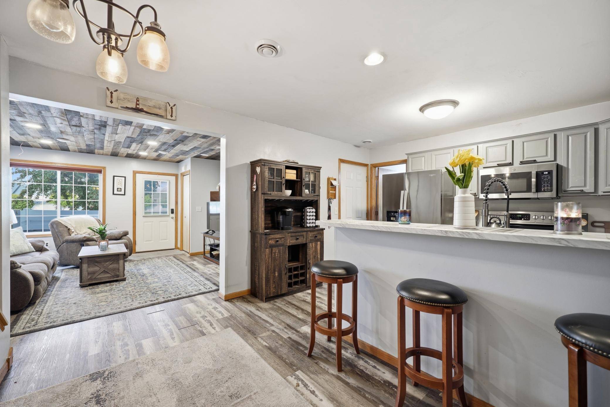 1654 Freedom LN, Waconia, MN 55387