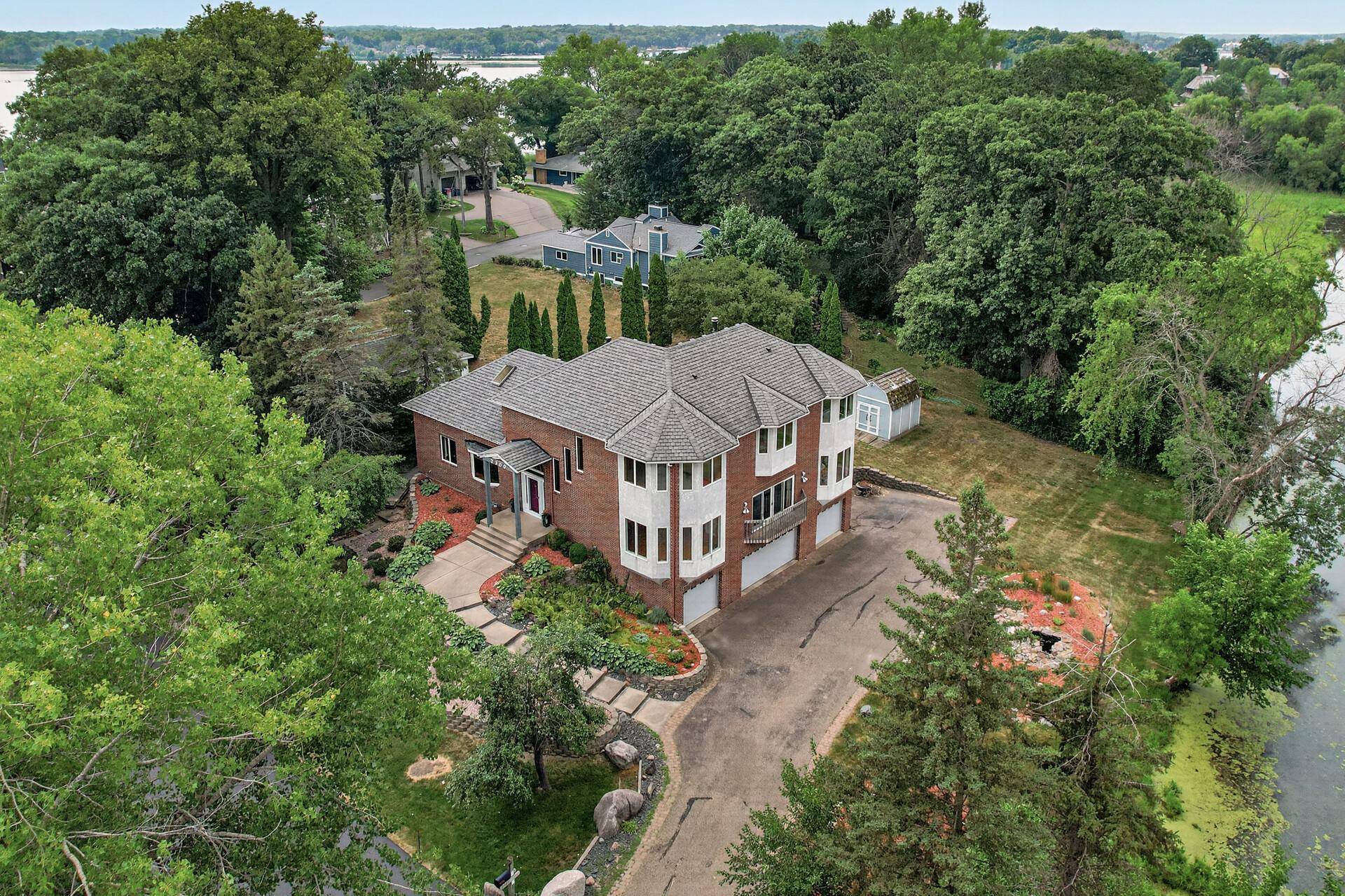 2300 Bantas Point RD, Wayzata, MN 55391