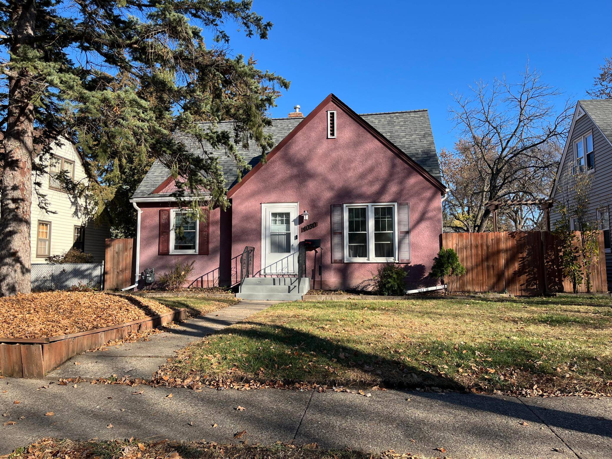 4050 Regent AVE N, Robbinsdale, MN 55422