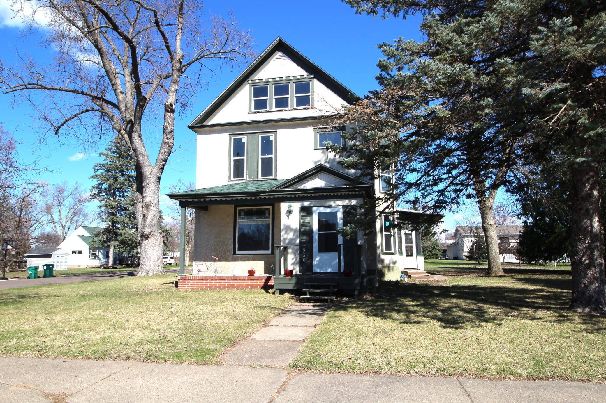 220 S Eliot AVE, Rush City, MN 55069
