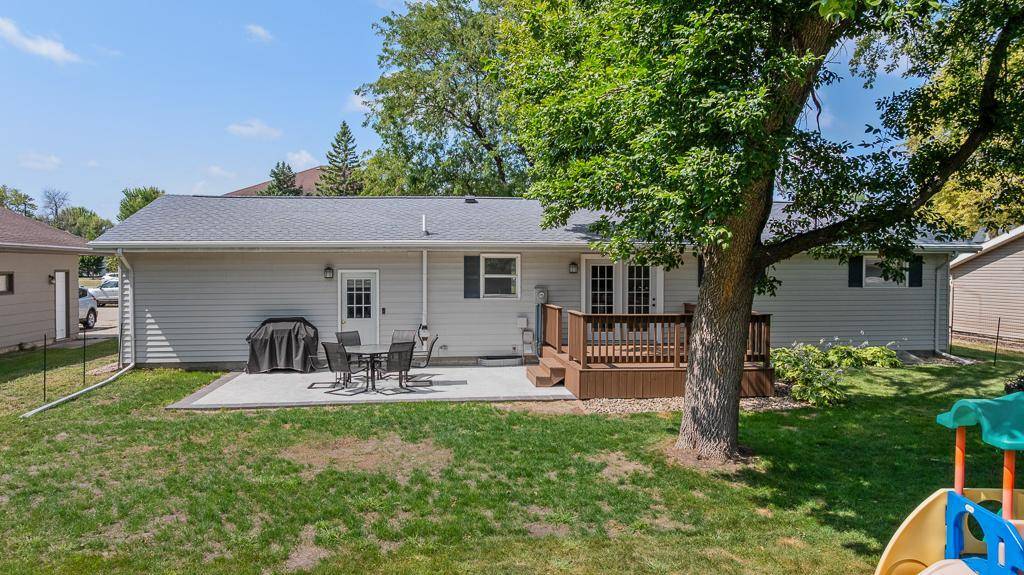 807 Hackberry DR, Marshall, MN 56258