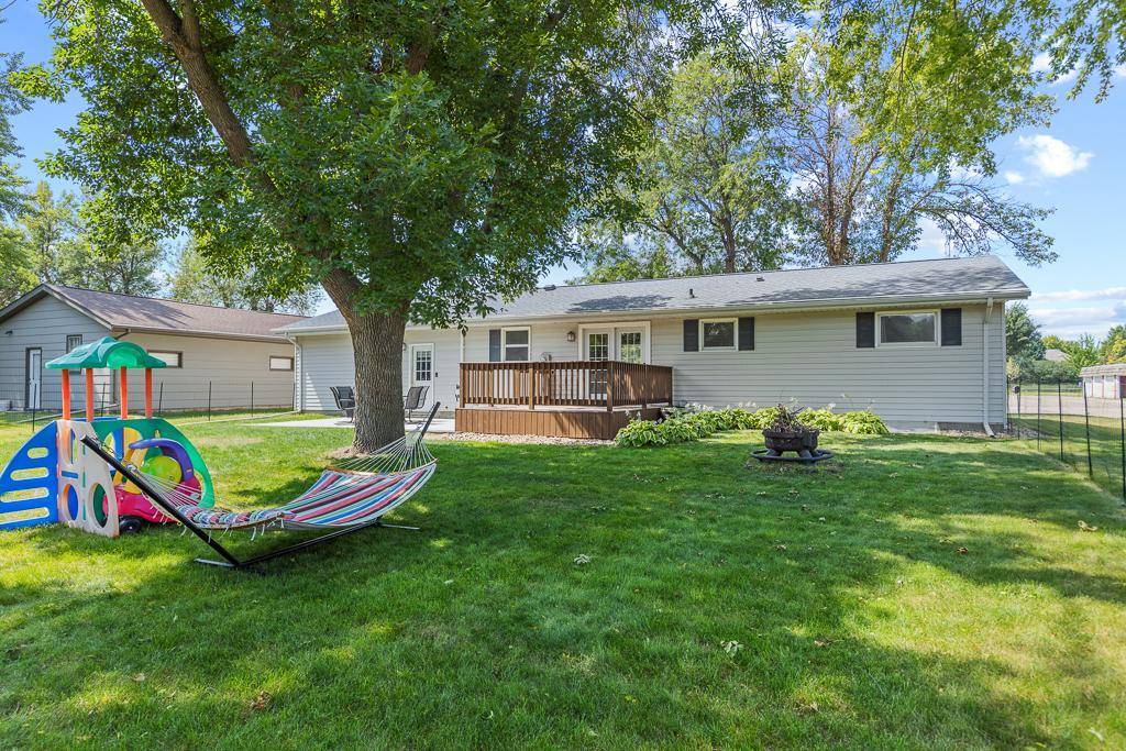 807 Hackberry DR, Marshall, MN 56258