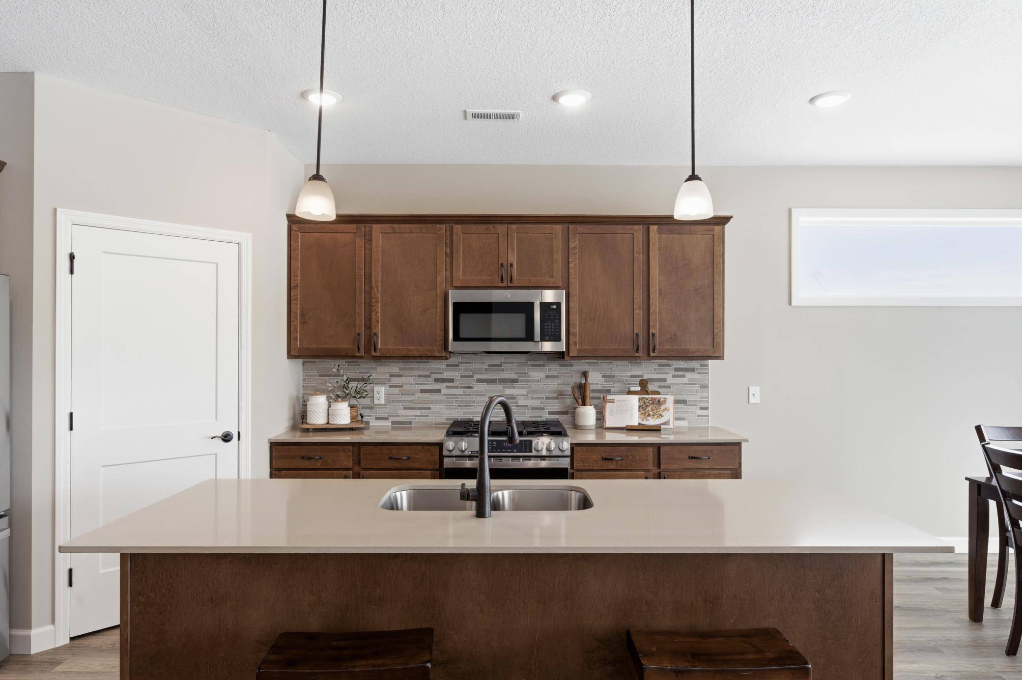 284 Emmy LN, Hanover, MN 55341