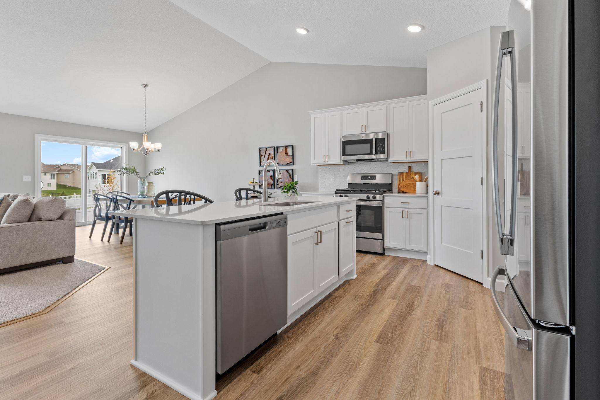 810 Walnut CT, Hanover, MN 55341