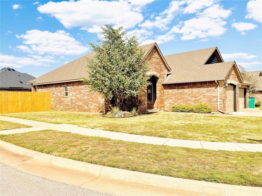 11733 SW 22nd TER, Yukon, OK 73099