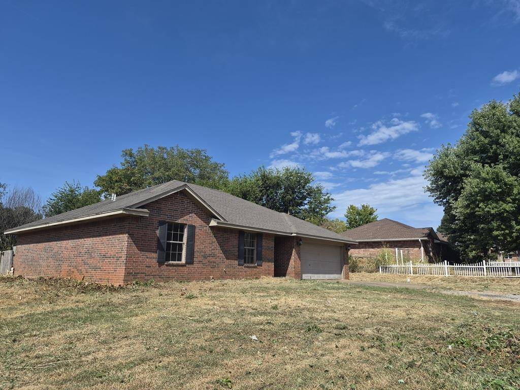 206 W 1st ST, Wanette, OK 74878