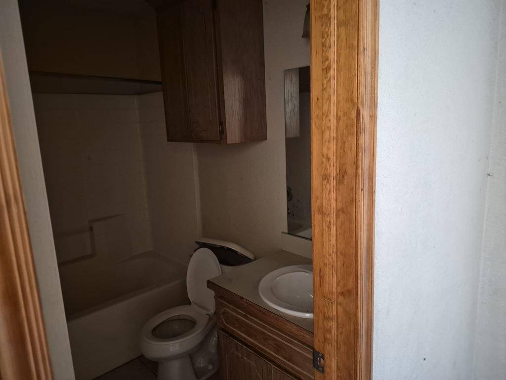 206 W 1st ST, Wanette, OK 74878