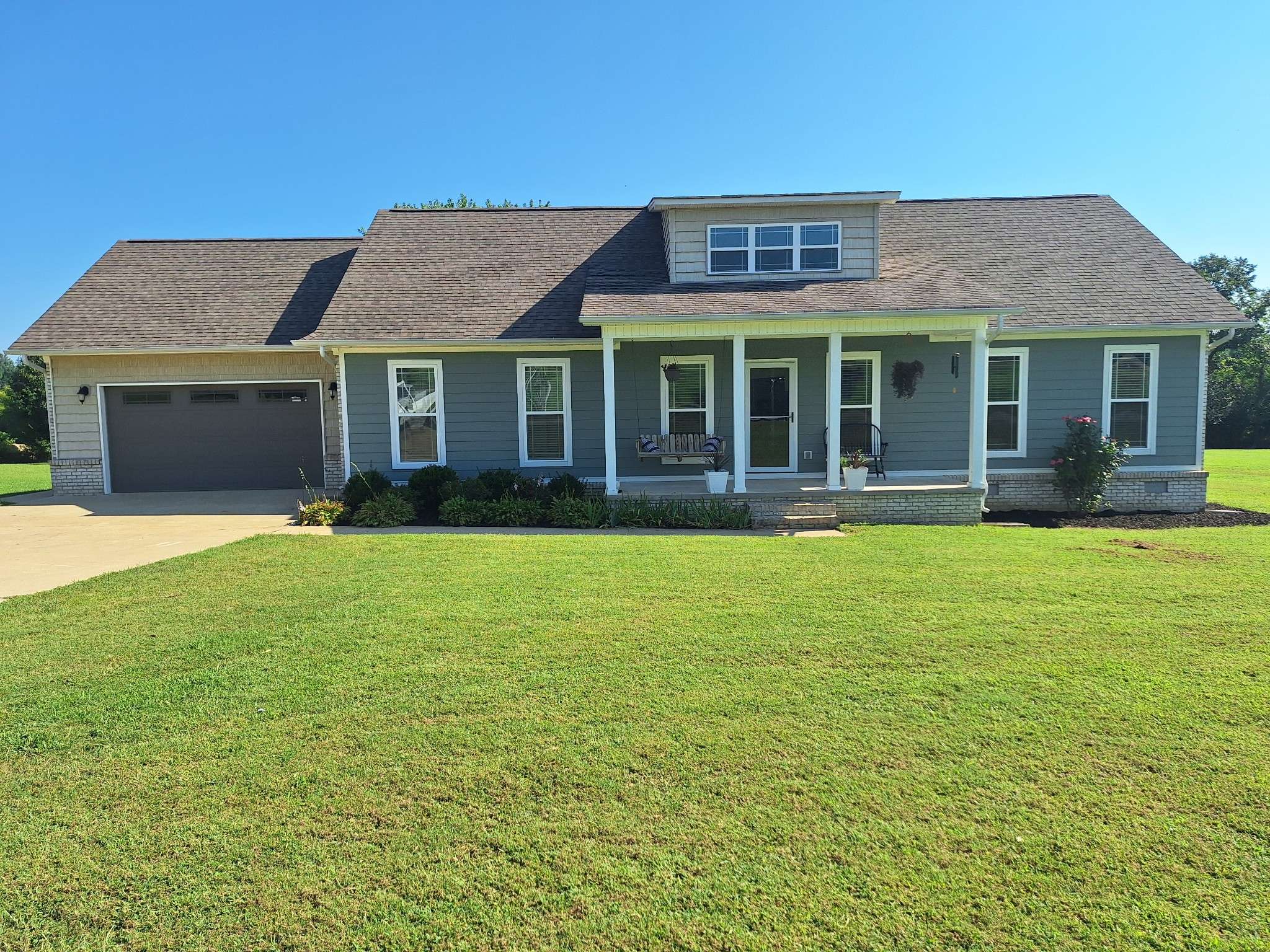 254 W Laurel Dr, Lawrenceburg, TN 38464