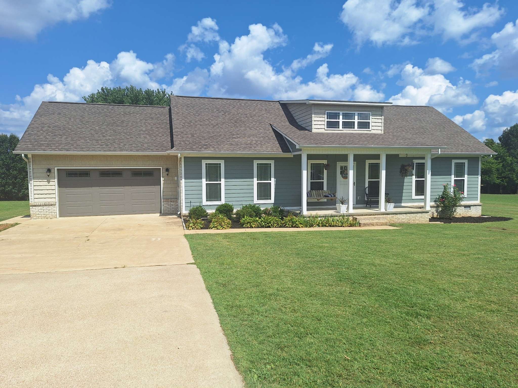 254 W Laurel Dr, Lawrenceburg, TN 38464