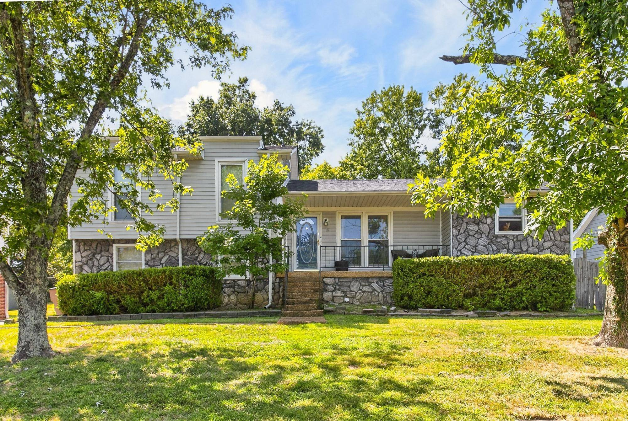 218 Cedarview Dr, Antioch, TN 37013