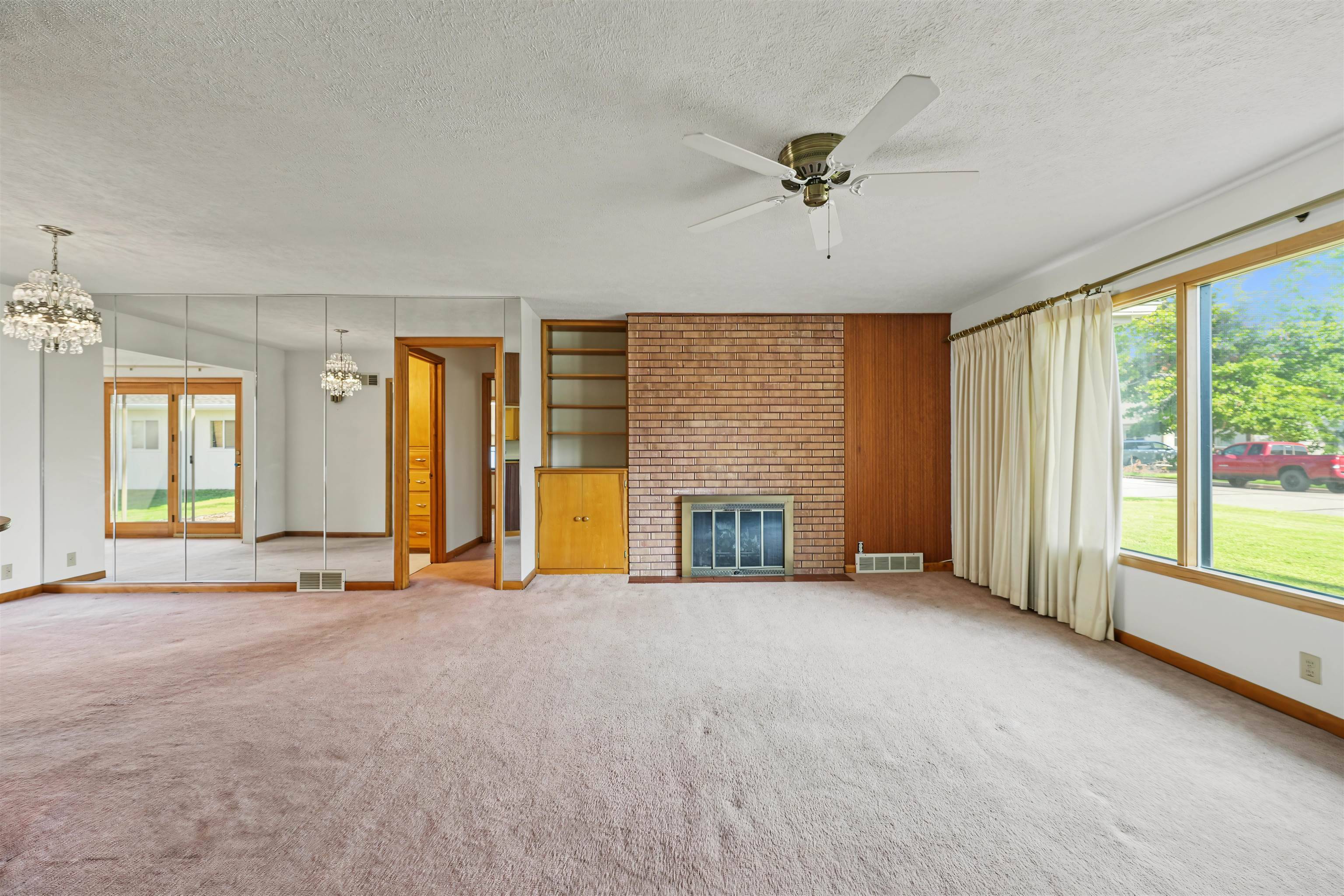 611 Morningside Dr., Salina, KS 67401