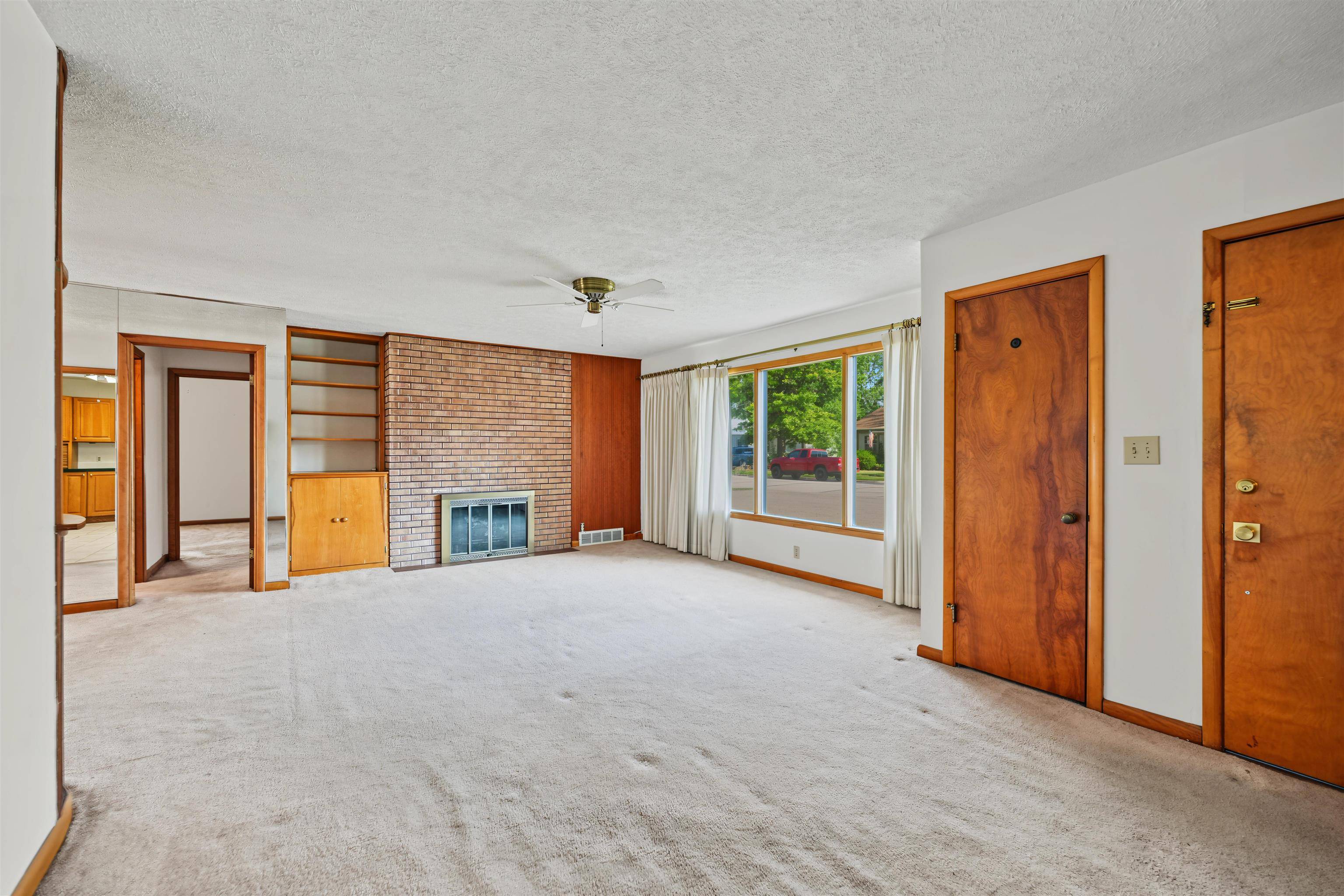 611 Morningside Dr., Salina, KS 67401