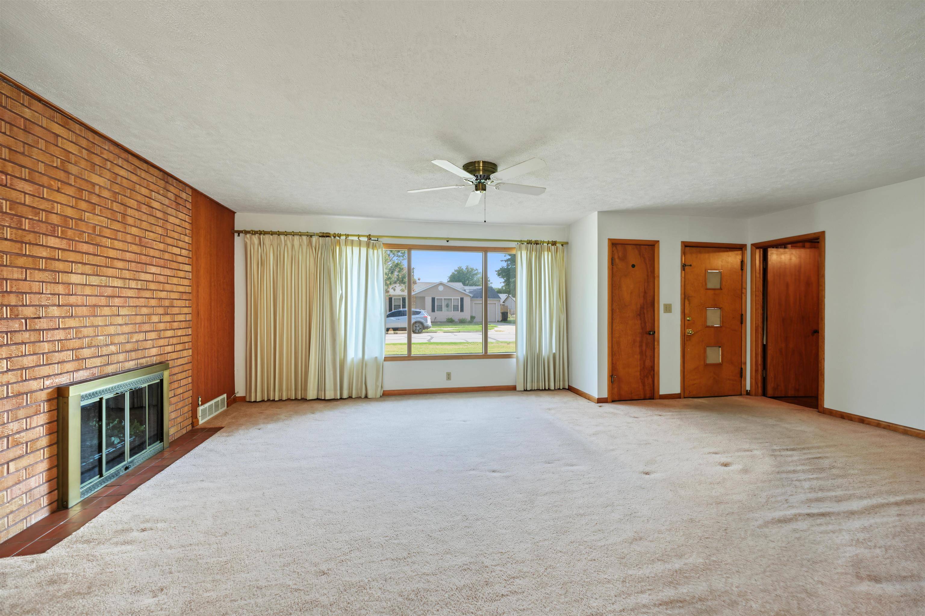 611 Morningside Dr., Salina, KS 67401