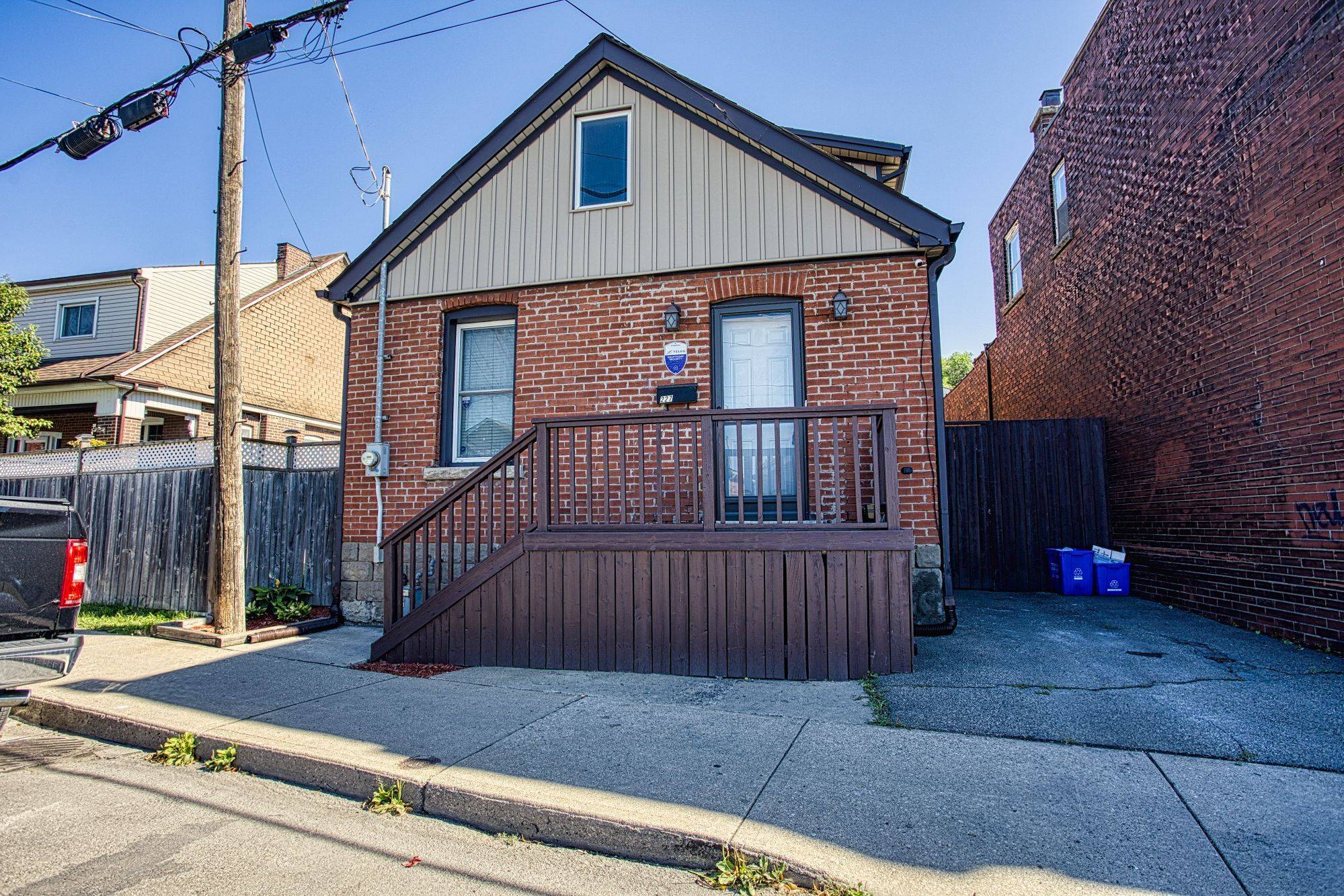 227 Beach RD, Hamilton, ON L8L 4A9