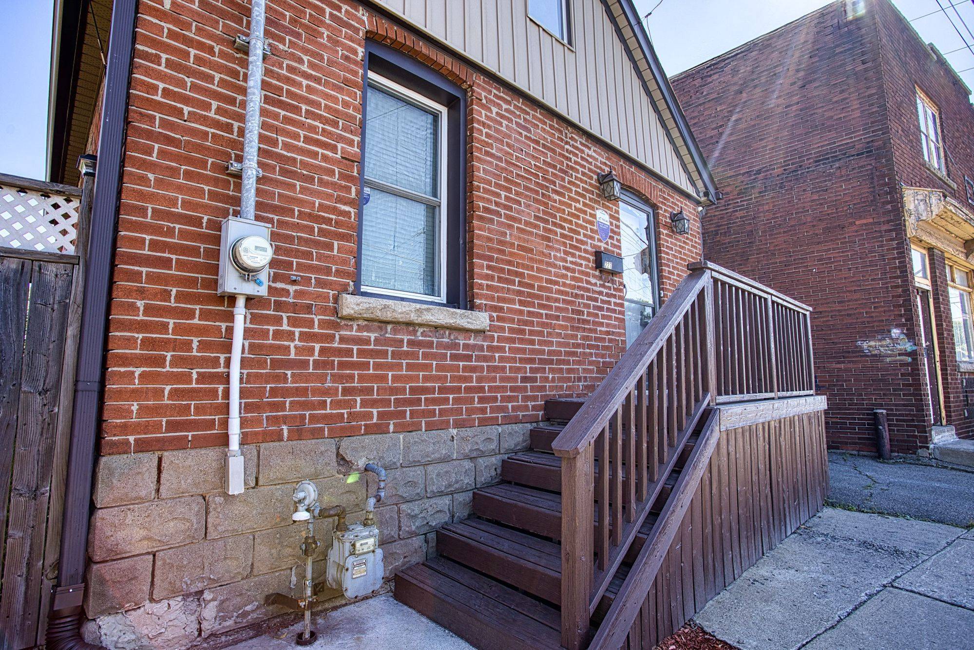 227 Beach RD, Hamilton, ON L8L 4A9