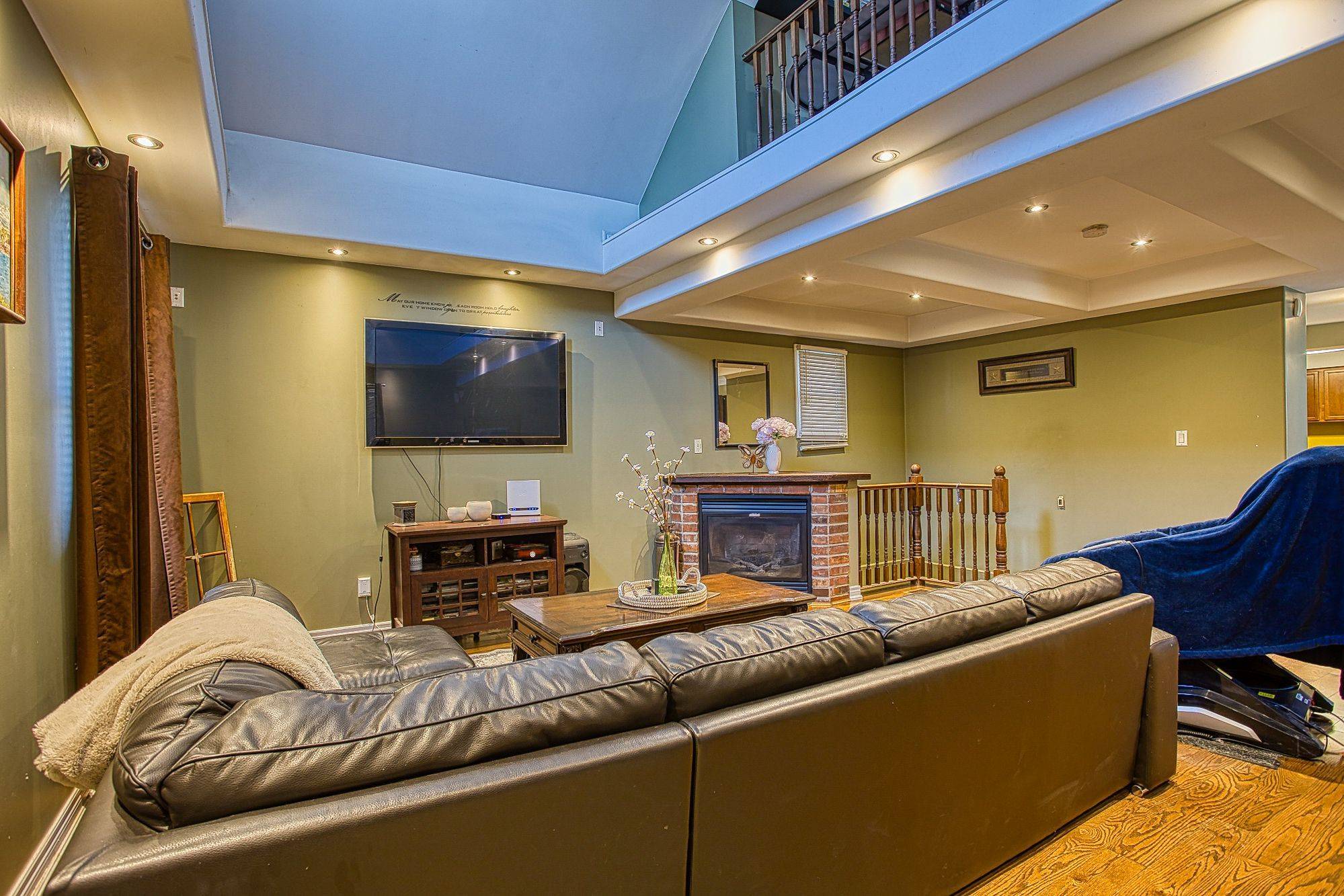 227 Beach RD, Hamilton, ON L8L 4A9