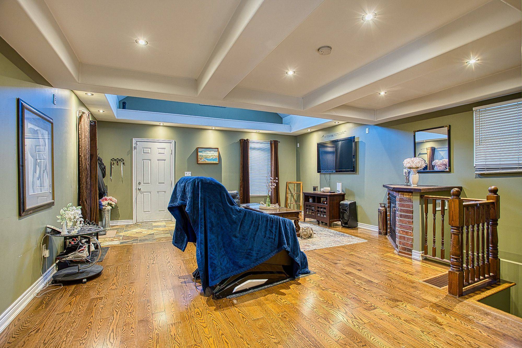 227 Beach RD, Hamilton, ON L8L 4A9